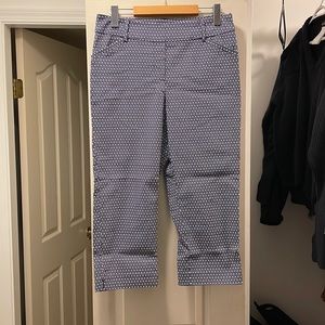 Women’s dressy patterned stretch capri pant